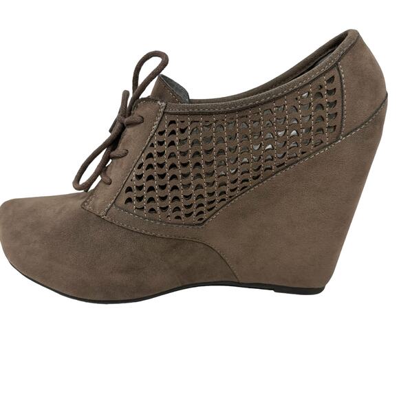 Fergalicious Dade Wedge Oxford Booties Womens 8.5 Taupe Brown Cutout Lace Up - Picture 2 of 11